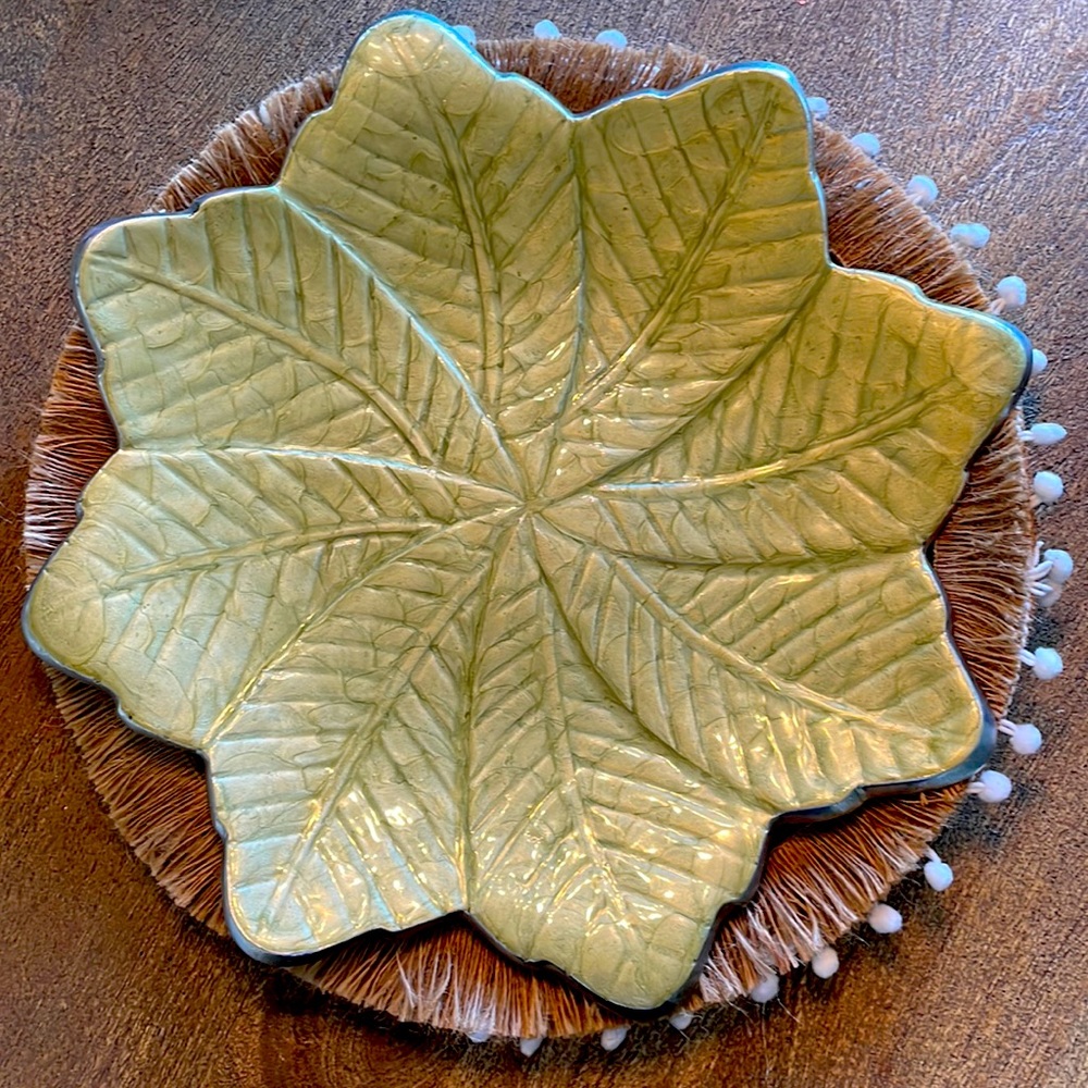 Julia Knight Round Leaf Platter 15” -kiwi